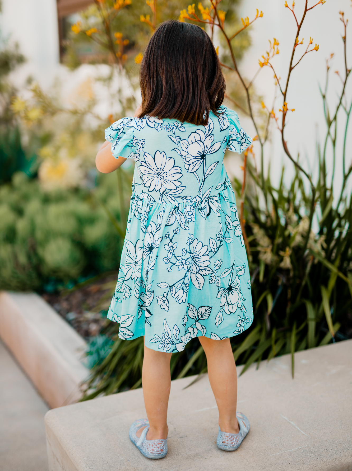 Ruffle Sleeve Little Girls Dress: Floral White Blue /