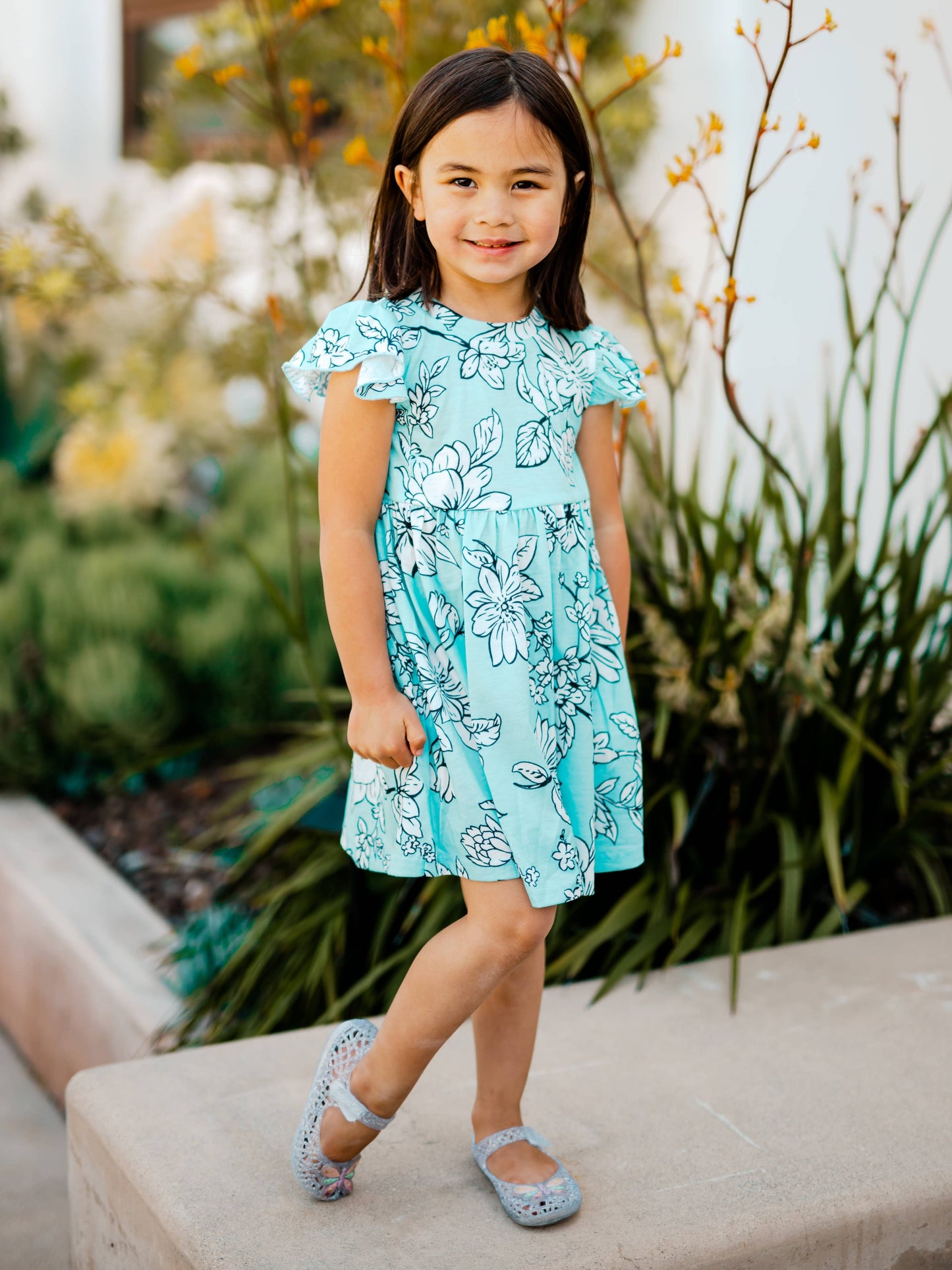 Ruffle Sleeve Little Girls Dress: Floral White Blue /