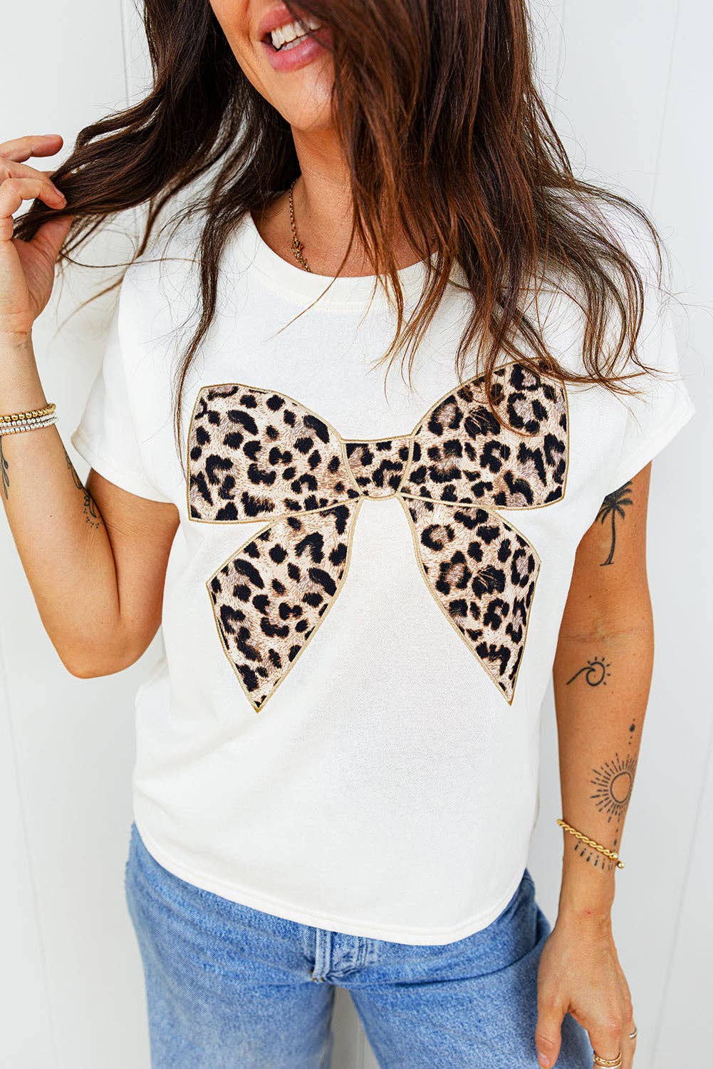 White Leopard Bow Embroidered Cotton Round Neck T Shirt: White / 100%Cotton / XL